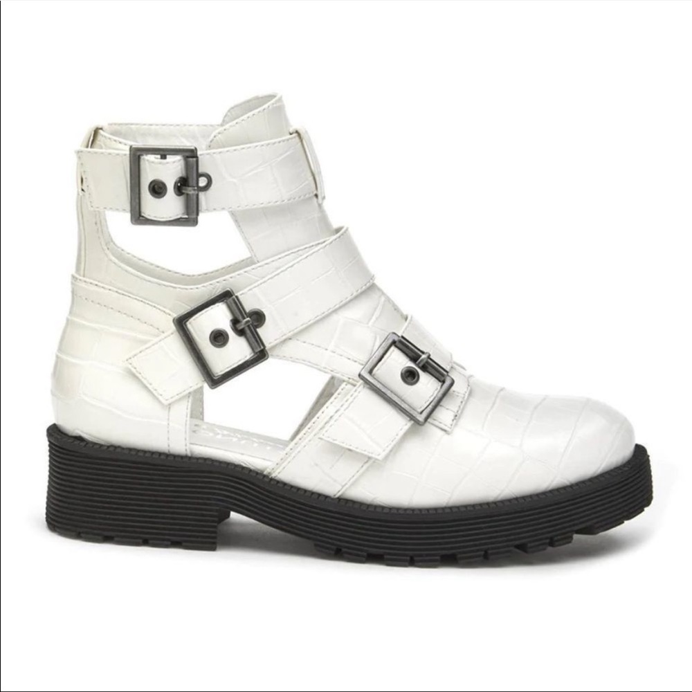 NWOB COCONUTS BY MATISSE AXEL BOOT WHITE SIZE 8